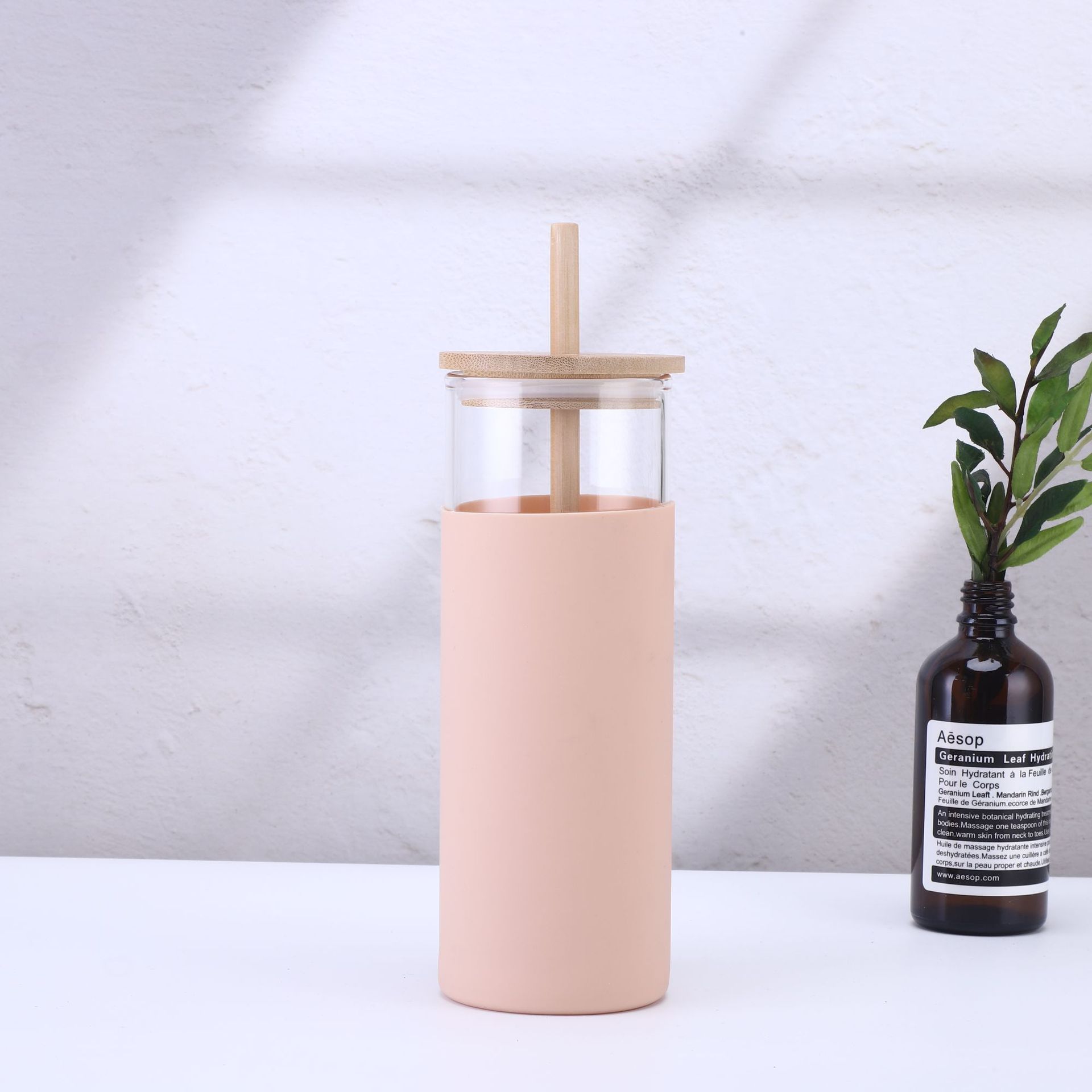 Gourde en verre avec sa paille